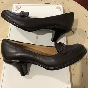 Sofft size 7.5W, loafer look heel